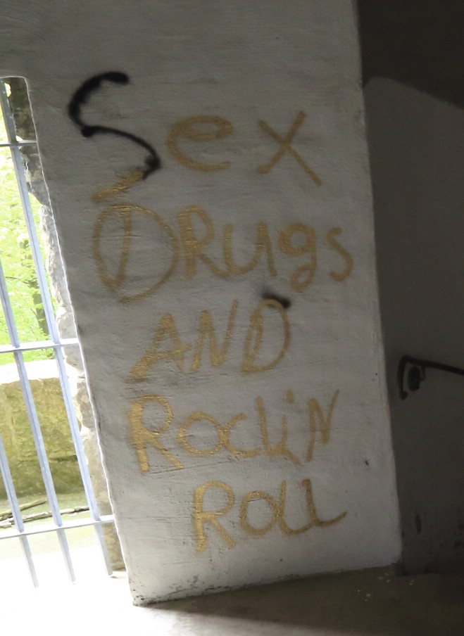 Comp_2016-03-24_Sex-Drugs-Rollin